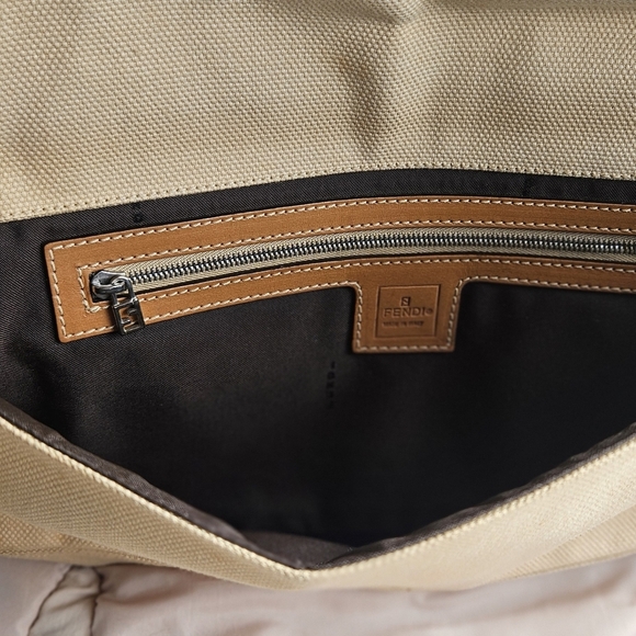 Authentic FENDI Natural Canvas Baguette Crossbody Bag With Leather Trim & Logo - Picture 4 of 10